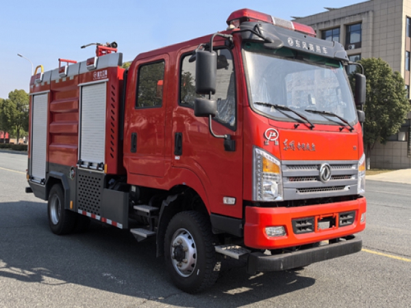 東風(fēng)四驅(qū)越野4噸水罐消防車(chē)